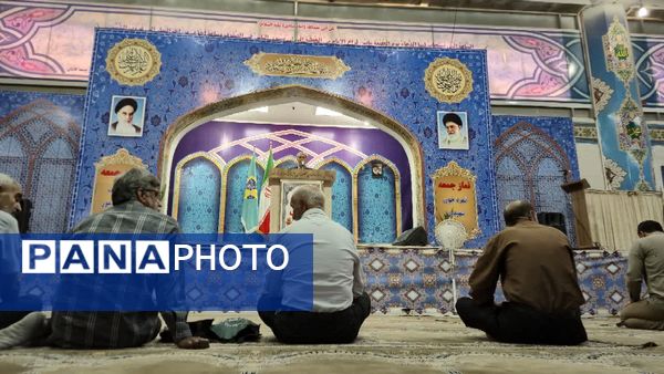 سخنرانی معاون مدیرکل و مدیر آموزش و پرورش کاشان در نماز جمعه و برگزاری میز خدمت در مصلی