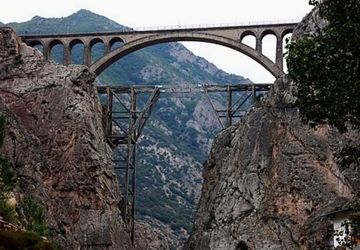 قطاری که دیگر در وقت مناسب نمی‌آید