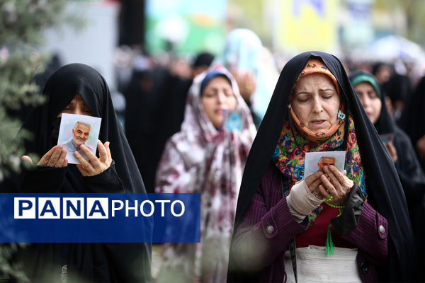اقامه نماز عید فطر به امامت رهبر انقلاب اسلامی