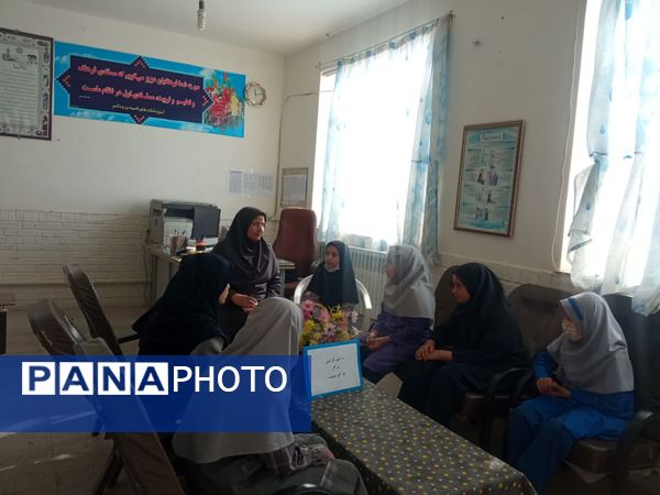 دومین جلسه شورای دانش آموزی در مدرسه تکتم خلیل آباد 