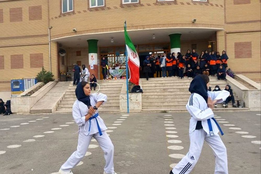 هنرنمایی دانش‌آموزان در رشته‌های ورزشی به‌مناسبت هفته تربیت‌بدنی در ناحیه 2 شهرری 