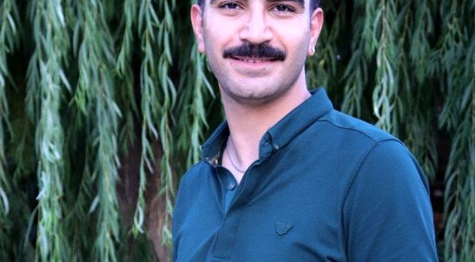 تئاتر آینه آنچه هست نیست، پیش‌درآمد آن چیزی است که می‌تواند باشد