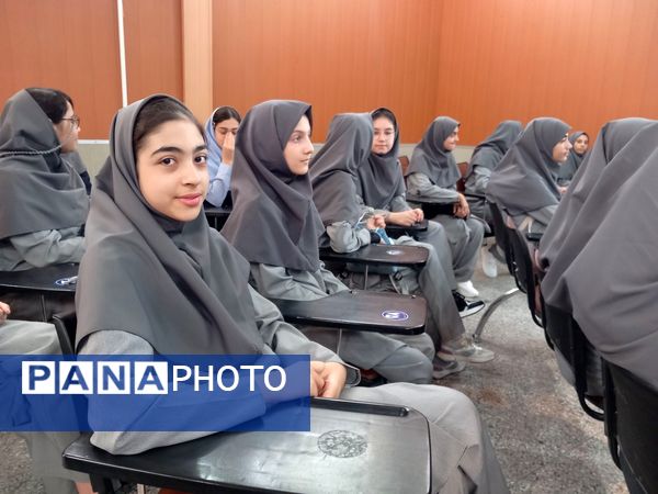 جشن جوانه ها باشور و شوق دانش آموزان در دبیرستان آرمینه مصلی نژادمشهد