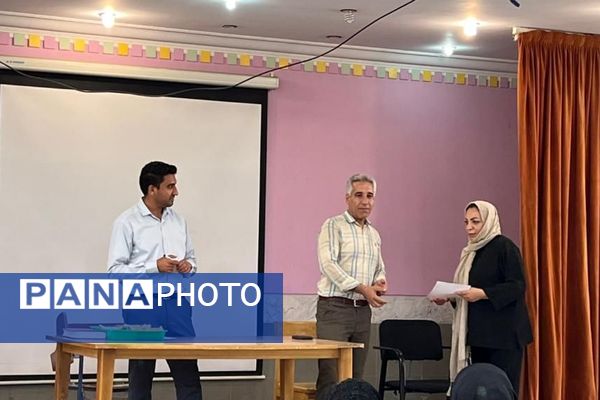 برگزاری جلسه انجمن اولیا و مربیان در آموزشگاه آریو مصلی نژاد ناحیه دو شهرری 
