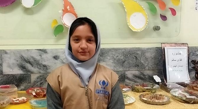 جشنواره غذای سالم در دبستان دخترانه الهام یک ناحیه دو