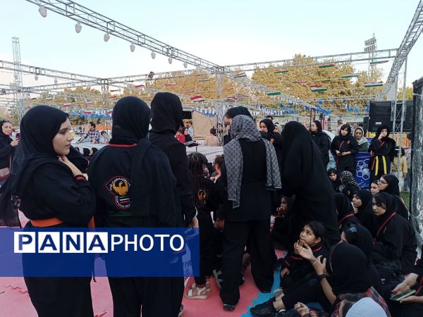 میدان‌نمایی رزم‌آوران طوس در قلب مشهد