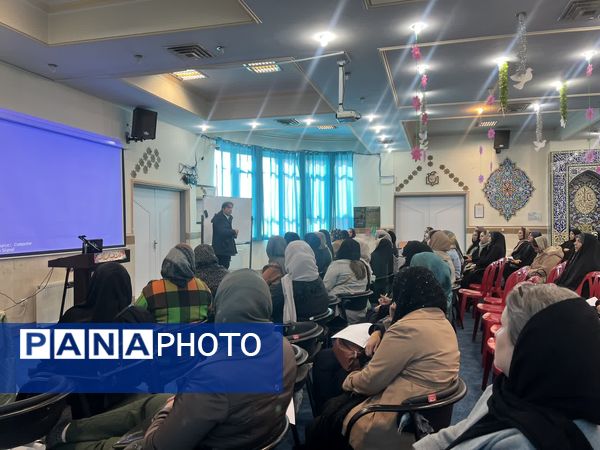 دومین جلسه آموزش خانواده دبیرستان شهید تیمسار فلاحی ناحیه یک کرج 