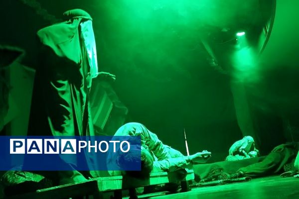 «روایت زمان»؛ هنرنمایی تئاتری در ستایش شهدا روی صحنه فرهنگسرای رازی ورامین