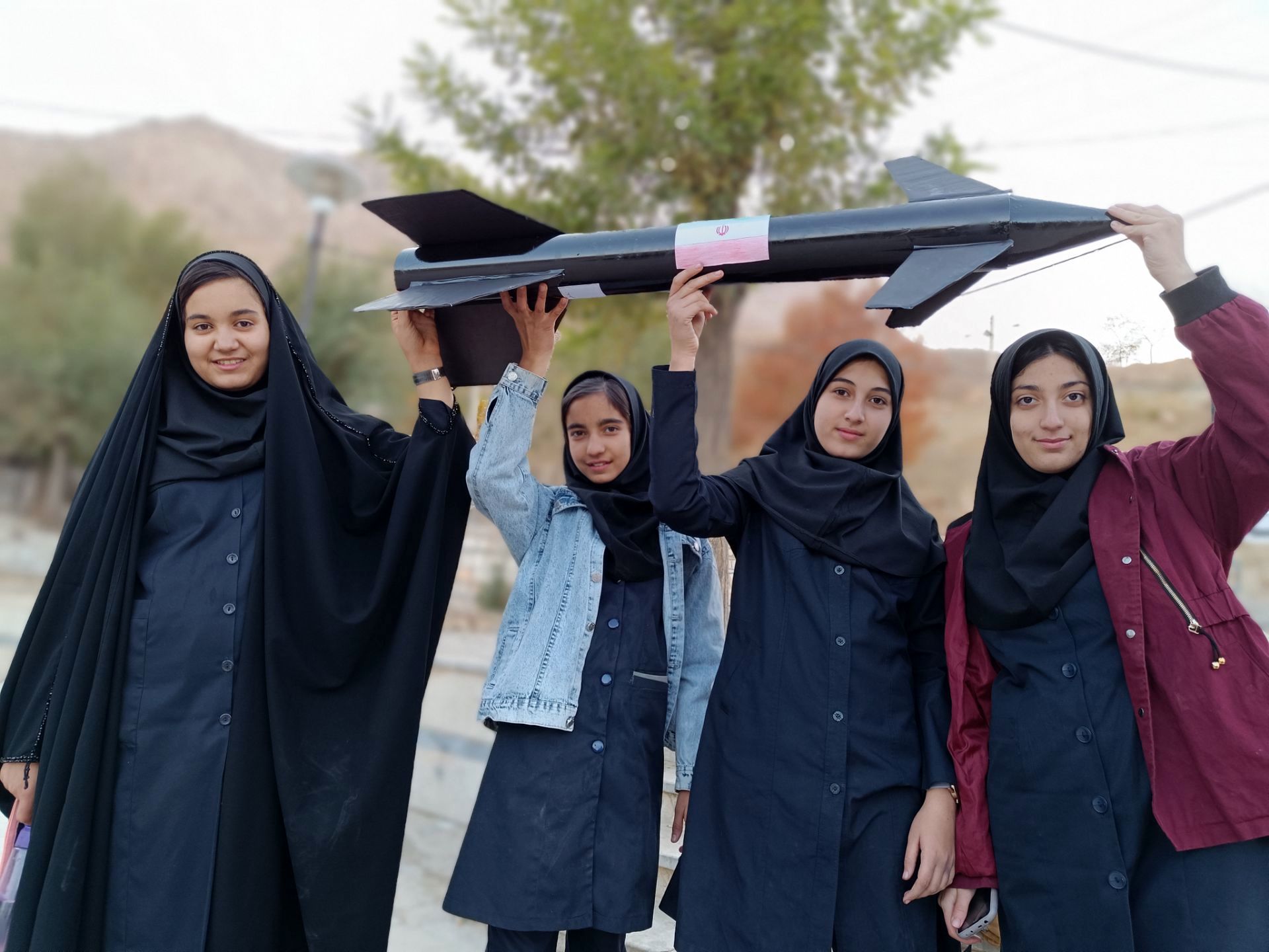 اردوی یک روزه دانش‌آموزان بسیجی همراه با ساخت موشک‌های استکبارستیزی 