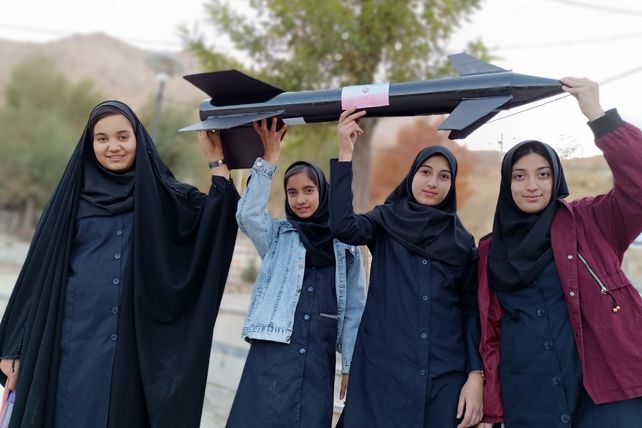 اردوی یک روزه دانش‌آموزان بسیجی همراه با ساخت موشک‌های استکبارستیزی 