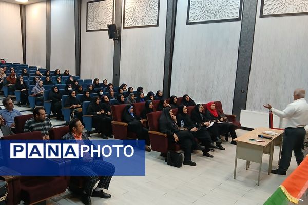  کارگاه آموزشی نحوه تعامل با دانش‌آموزان و بازی‌های گروهی در باقرشهر 
