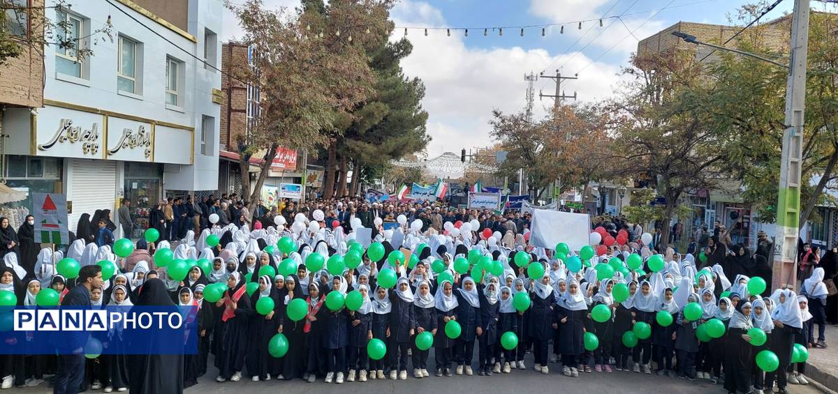 همبستگی نسل امروز با آرمان‌های انقلاب در راهپیمایی ۱۳ آبان باخرز