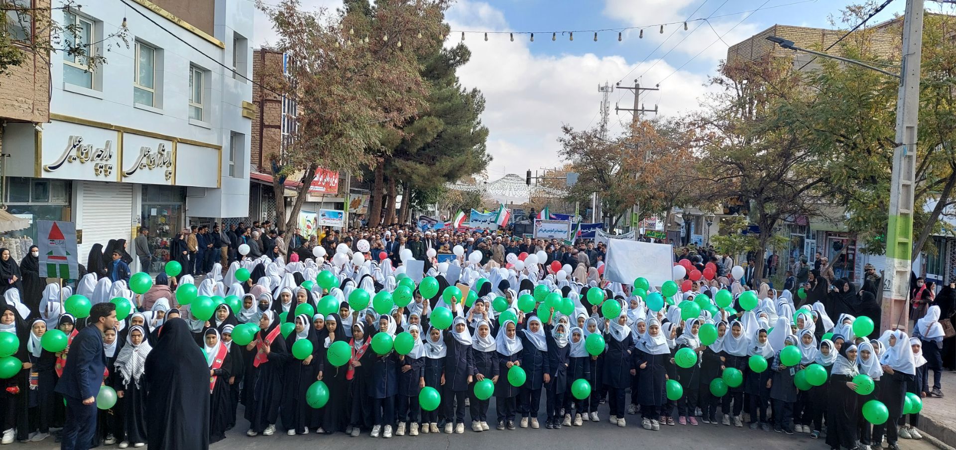 همبستگی نسل امروز با آرمان‌های انقلاب در راهپیمایی ۱۳ آبان باخرز