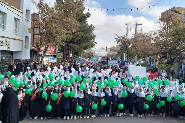 همبستگی نسل امروز با آرمان‌های انقلاب در راهپیمایی ۱۳ آبان باخرز