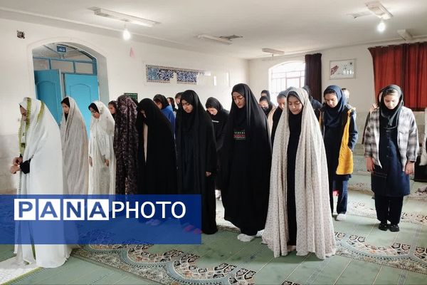  نماز جماعت آموزشگاه آیت الله طالقانی در ماه مبارک رمضان 