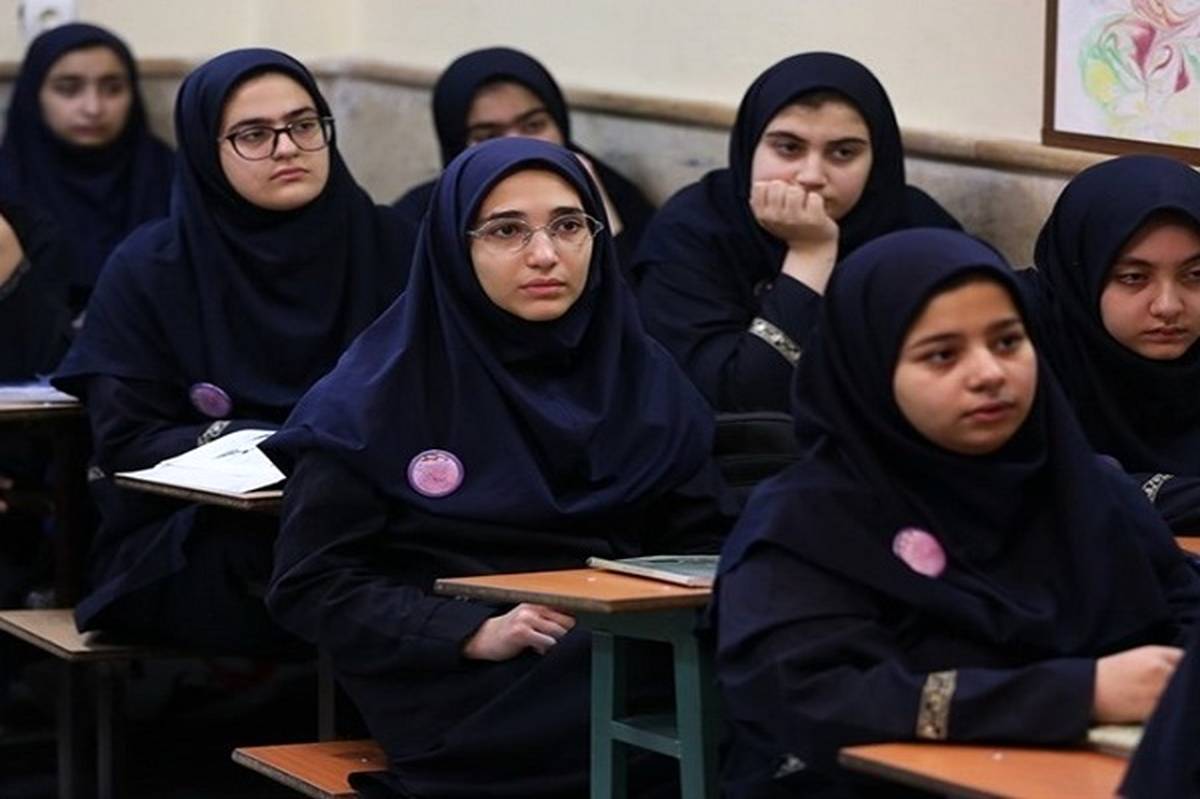 فشار بر نوجوانان برای کسب نمرات بالا، یکی از موضوعات بحث‌برانگیز خانواده‌ها است
