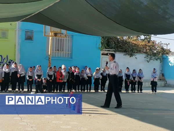 آموزش اطفاء حریق در مدرسه ناهید نخودی