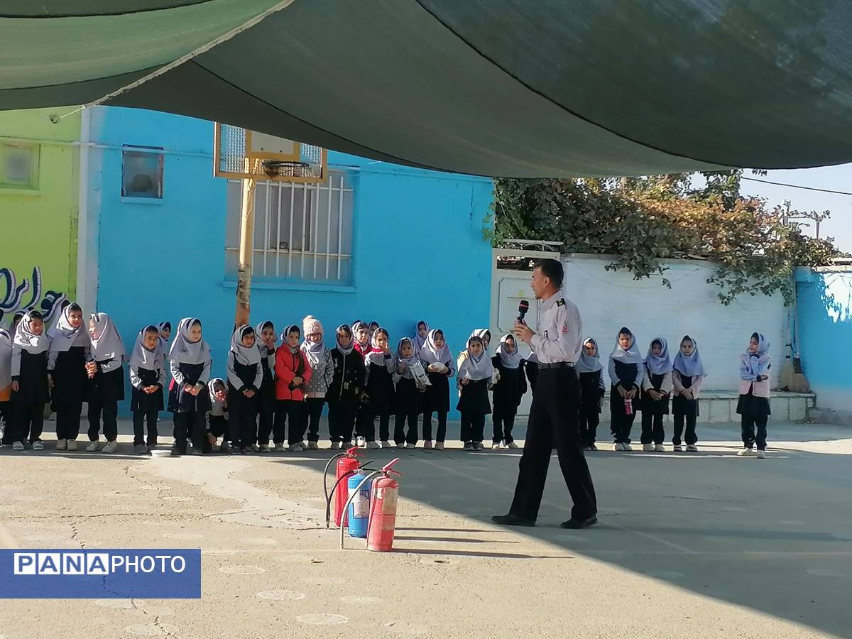 آموزش اطفاء حریق در مدرسه ناهید نخودی