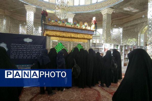 زیارت گلزار شهدا و اقامه نماز جماعت دانش‌آموزان فرزانگان در امامزاده ابراهیم ملارد