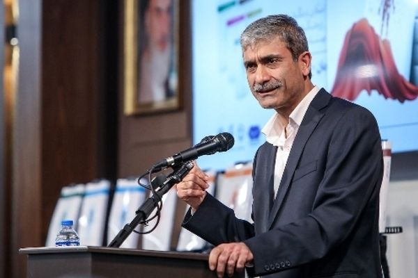 انسانیت، دکتر بهاروند را از دیگران متمایز می‌کند