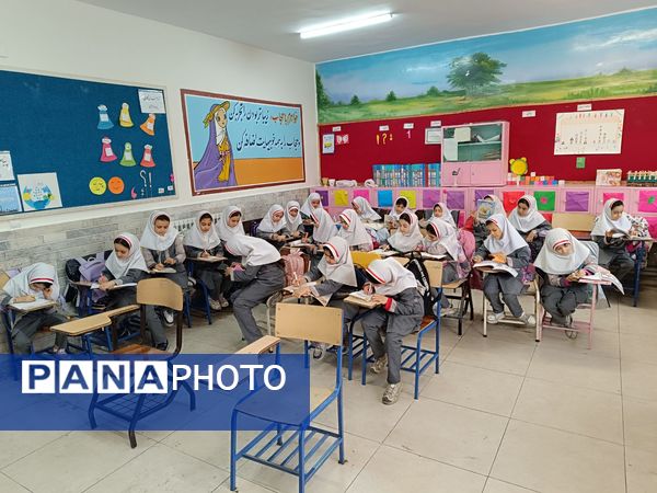 کتاب‌هایی از دل و دست کودکان در کلاس درس