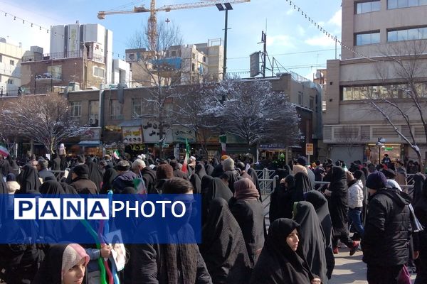 راهپیمایی عظیم  مردم مشهد در روز 22 بهمن