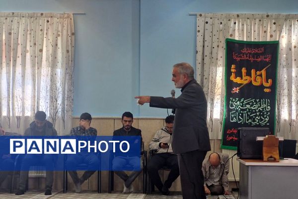 گرامیداشت ایام فاطمیه و هفته بسیج در مدرسه شهید همت؛ ادای احترام به فرهنگ ایثار و معلم شهید احمدرضا کمانی 