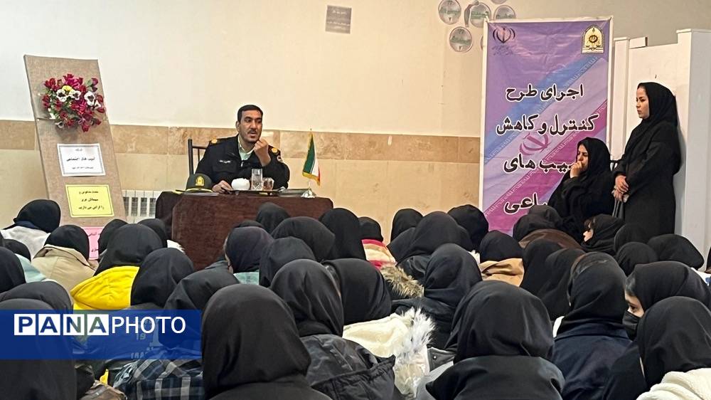 کارگاه آشنایی با فضای مجازی در دبیرستان دخترانه امید 