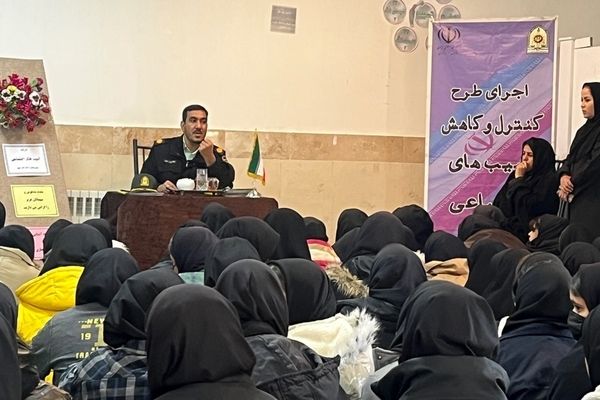 کارگاه آشنایی با فضای مجازی در دبیرستان دخترانه امید 