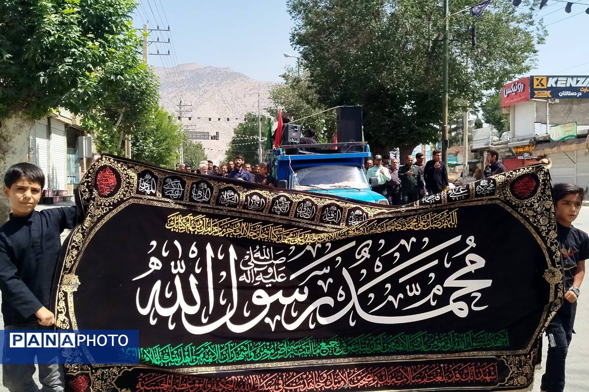 کاروان عزاداران ۲۸ صفر، لردگان را سیاهپوش کرد