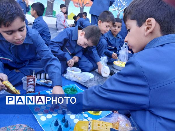 اردوی درون مدرسه‌ای به‌مناسبت روز جهانی کودک 