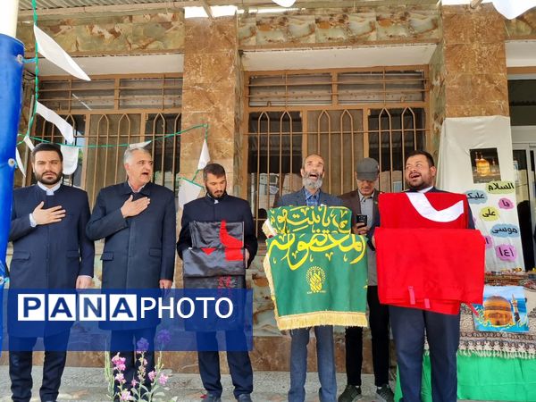 پرچم گردانی حرم مطهر امام رضا (ع) در دبیرستان دخترانه خدیجه کبری (س) ناحیه۴ اصفهان