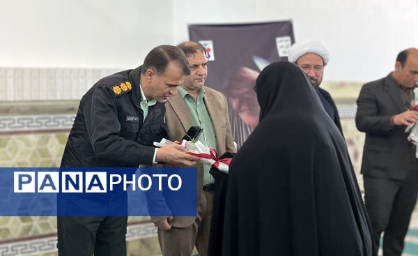 تکریم مادران و همسران شهدا و تجلیل از برگزیدگان مسابقات در نماز جمعه اشکذر 