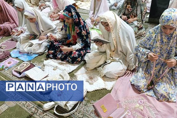 ورود دانش‌ آموزان دختر ناحیه دو شهرری به مراسم معنوی اعتکاف 