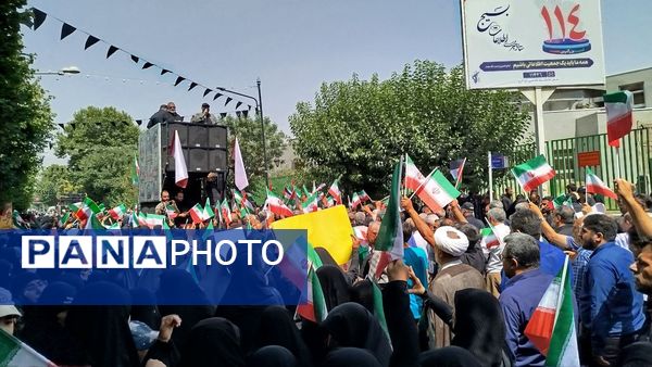 حضور باشکوه مردم کرج در مراسم تشییع جمعی از شهدا حمله رژیم صهیونیستی