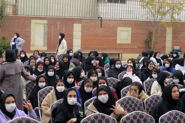 مراسم هفته پژوهش در دبیرستان بانو عفت آهنگری شهرری