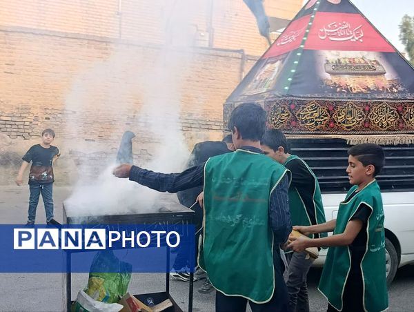 اجتماع بزرگ نوجوانان حسینی در دسته عزای احلی من العسل در کاشان