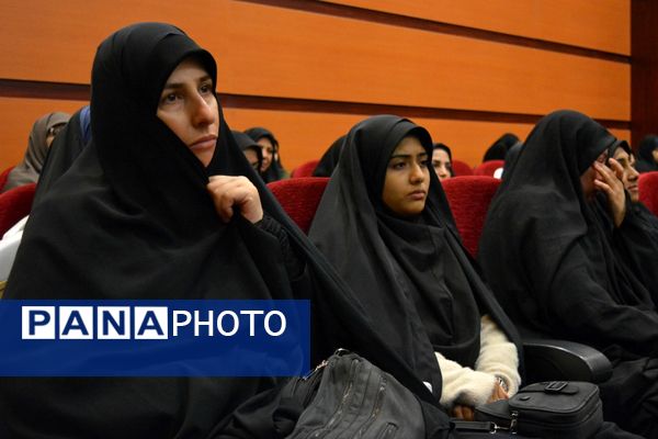 بدرقه دانش‌آموزان بهارستانی به راهیان‌نور