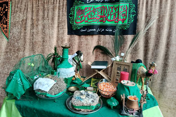دانش آموزان دبستان ۲۲ بهمن  آباده با برپایی موکب به عزاداری پرداختند
