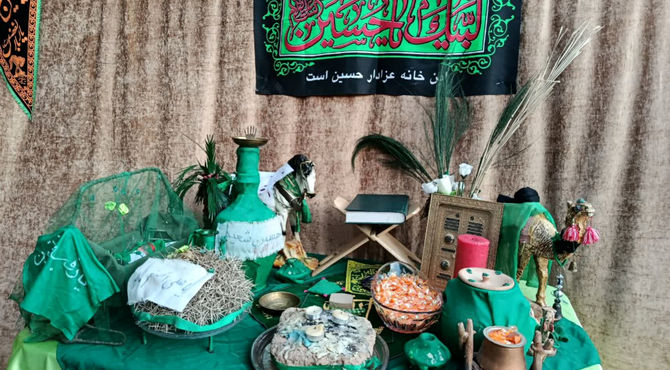 دانش آموزان دبستان ۲۲ بهمن  آباده با برپایی موکب به عزاداری پرداختند