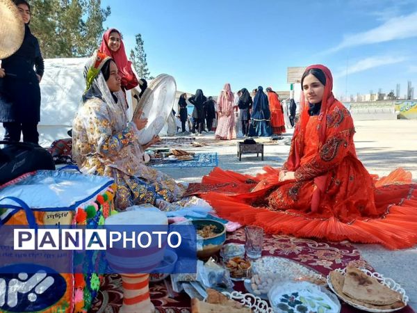 جشنواره بومی و محلی در دبیرستان سمیه شهرستان خاتم