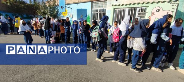 بازدید دانش آموزان مدرسه شهید خاقانی شیروان از کتابخانه اندیشه‌‌ در هفته کتاب و کتابخوانی