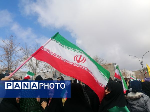 راهپیمایی ۲۲بهمن در شهرستان کاشمر با حضور پر رنگ مردم برگزار شد 