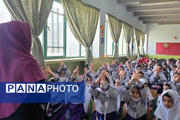 آغاز تحصیل کلاس اولی‌ها با جشن شکوفه‌ها در فرزانگان رباط‌کریم