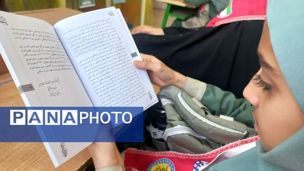 مراسم روز کتاب و کتابخوانی و افتتاح کتابخانه در دبستان شاهد تحقیقی ناحیه ۶