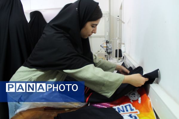 هنرستانی ها در نقش تولید کننده،دوخت لباس فرم دانش آموزان به دست هنرستانی های قدس