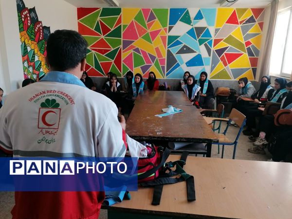 نواختن زنگ زلزله در دبیرستان کوشش شهرستان فاروج 