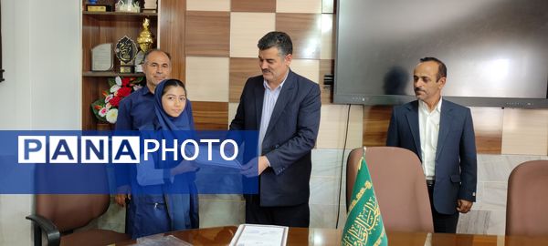 تجلیل مدیر آموزش و پرورش شهرستان شیروان از خبرنگاران پانا