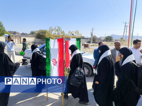 اعزام دانش‌آموزان دختر مدارس سندرک به مناطق عملیاتی جنوب کشور