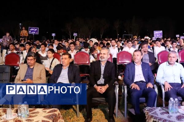 چهل و دومین جشنواره فرهنگی هنری با شعار «با امید به سمت قله برای ایران» 